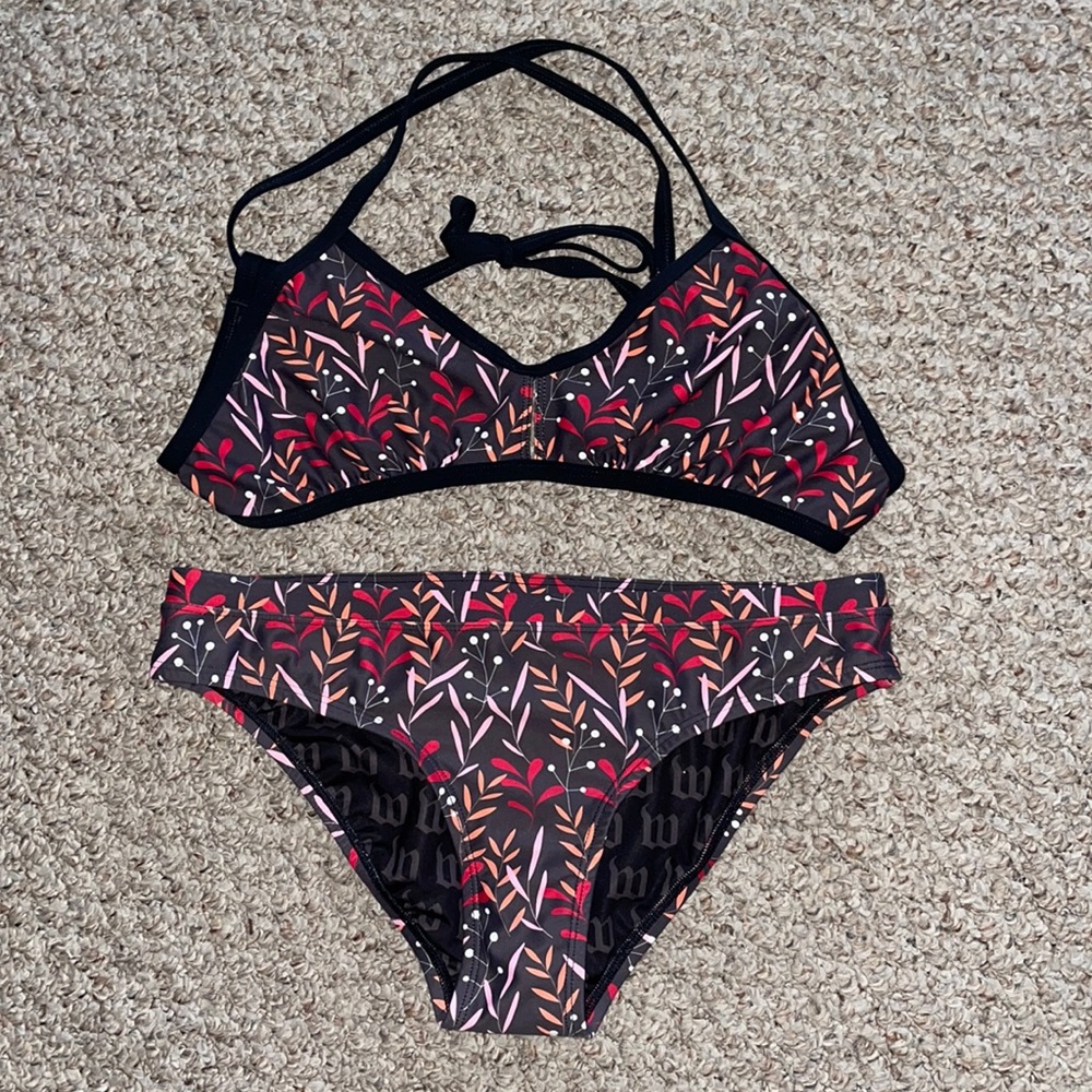 Wattie Inc. women’s size large bikini, like new